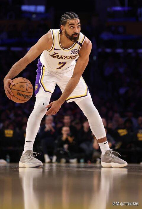 开云·体育官方网站-ASwarmofBees