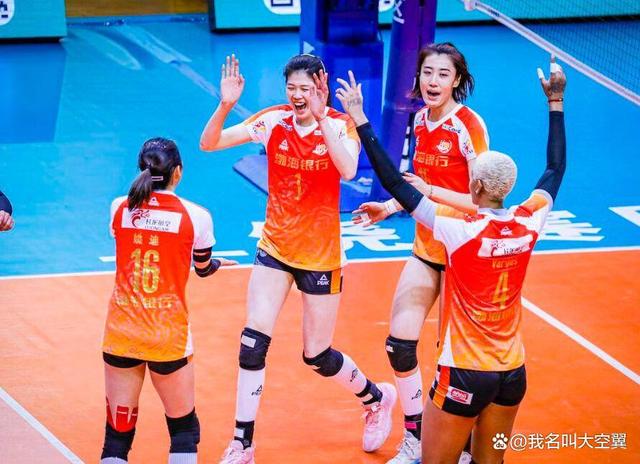 开云体育-塞尔维亚队观众热烈欢呼！，Uzi迎来十五赛季出色发挥引发球迷热议(uzi最新消息S14)